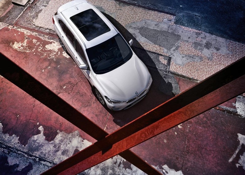 BMW新型X1スペックサイズ価格燃費