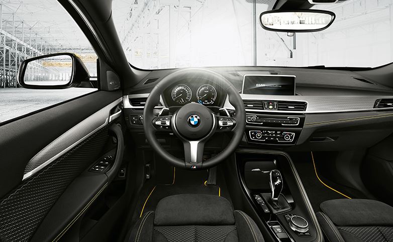 新型BMWX2内装画像