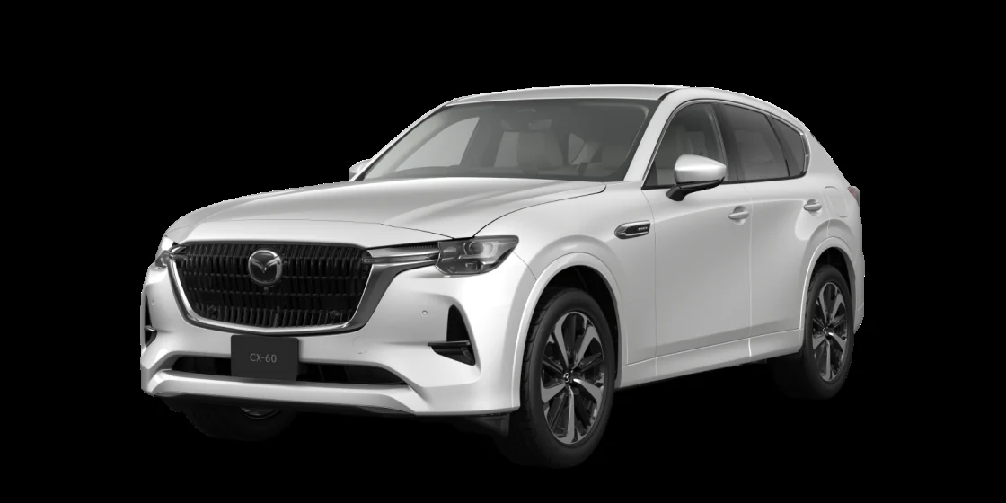 黒い背景に置いた白いCX-60を左斜め前から見た外観。大きな黒いグリルと細いヘッドライトが見える