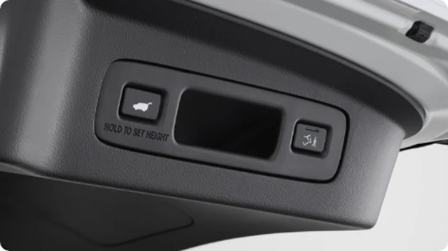 ヴェゼルのテールゲート内側のスイッチ。開閉ボタンと、高さ設定を示す英語の表記がある