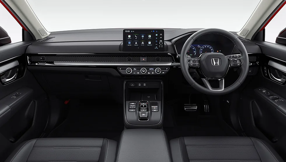 CR-V（6代目）の運転席まわり。中央に大きな画面があるダッシュボードとステアリング