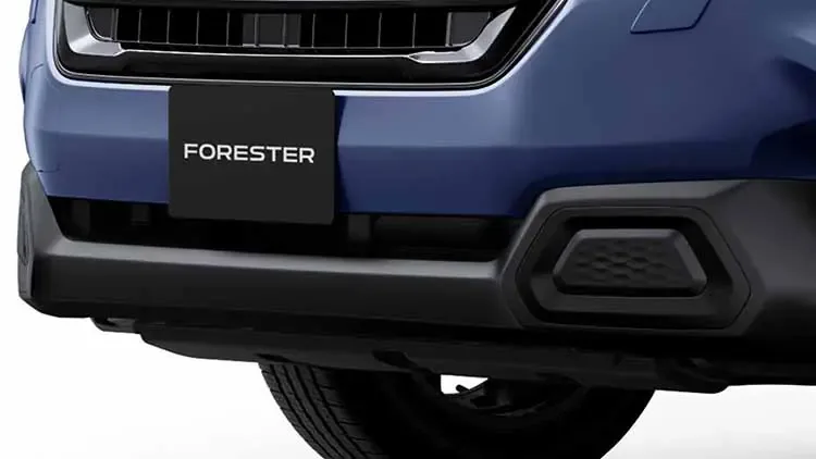 フォレスターの前面の接写。「FORESTER」と書かれたナンバープレート部分と、黒いバンパーまわりが青いボディに映える