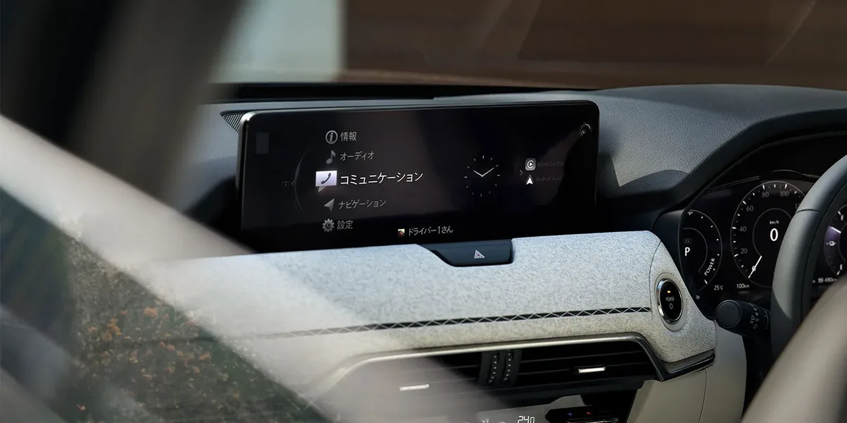 CX-80のダッシュボードの中央にある横長のディスプレイ。メニューの画面が映っている